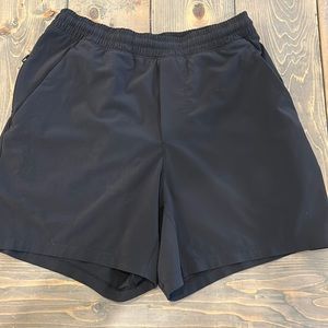 Men’s size Small Lululemon pace breaker short 5” inseam. EUC. Black.